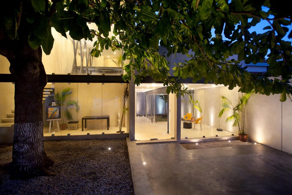 Despacho a la sombra de un almendro. Taller de arquitectura.